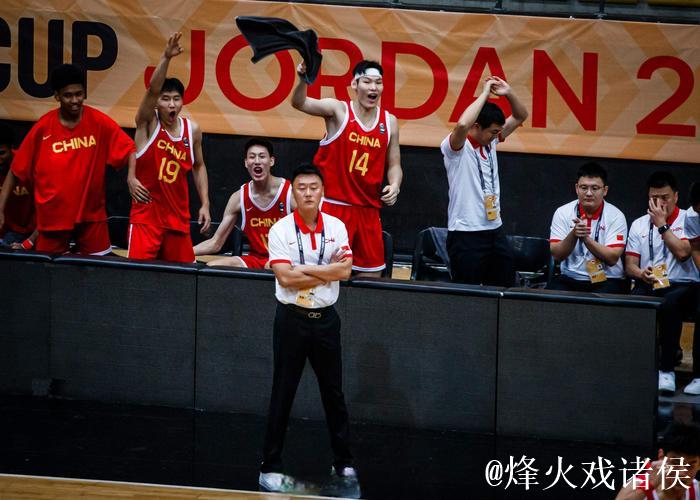 东部榜首球队赛前热舞,一群活力满满的大男孩 东部榜首球队赛前热舞,一群活力满满的大男孩